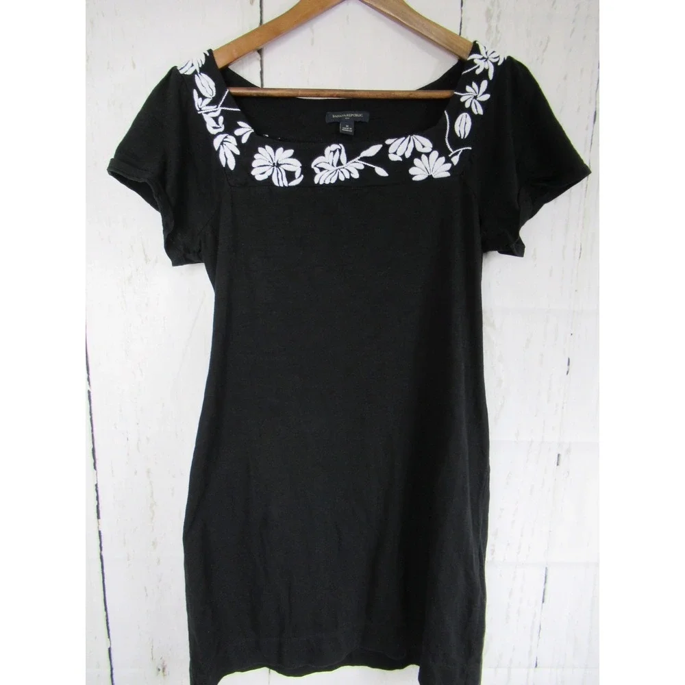 Banana Republic Black, White Stitching Around Collar Size Medium Knee Length A5